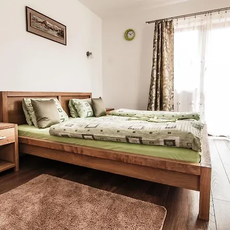 ゲストハウス Apartmanovy Dom Martha A Domcek Martuska Liptovský Ján