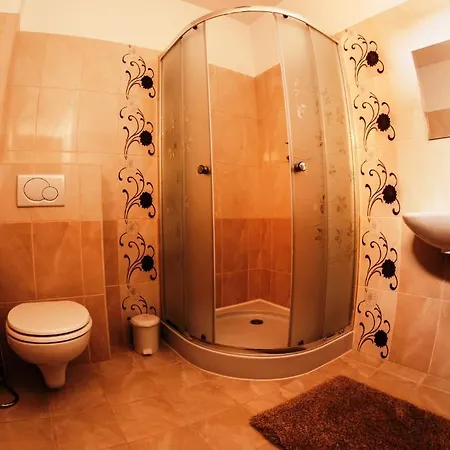 ゲストハウス Apartmanovy Dom Martha A Domcek Martuska