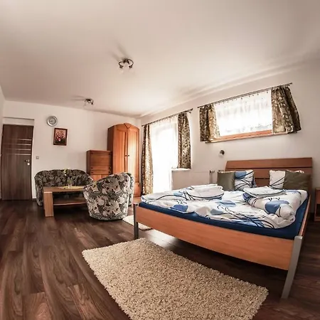 ゲストハウス Apartmanovy Dom Martha A Domcek Martuska 3*