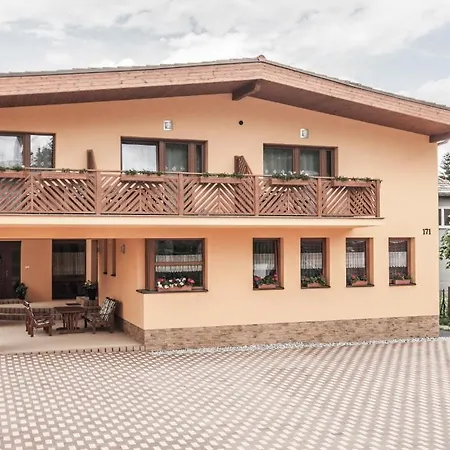 ゲストハウス Apartmanovy Dom Martha A Domcek Martuska