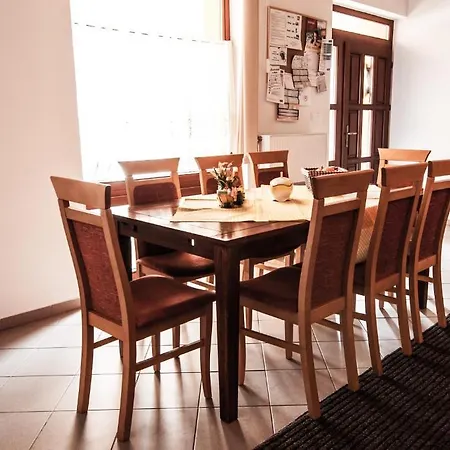 ゲストハウス Apartmanovy Dom Martha A Domcek Martuska 3*