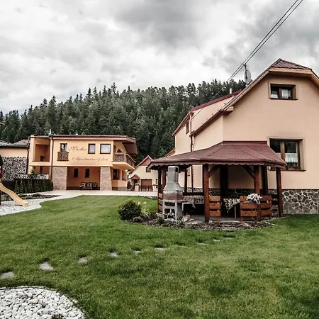 Apartmanovy Dom Martha A Domcek Martuska ゲストハウス 3*