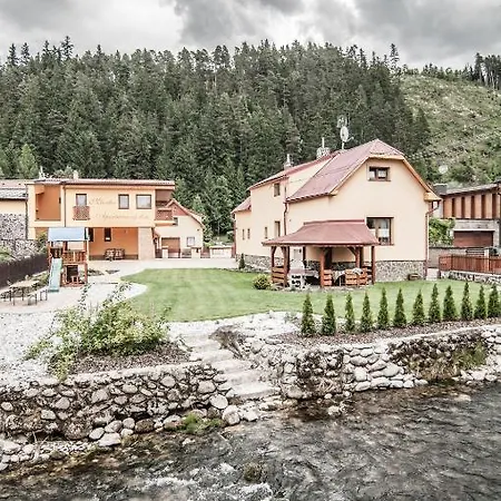 ゲストハウス Apartmanovy Dom Martha A Domcek Martuska